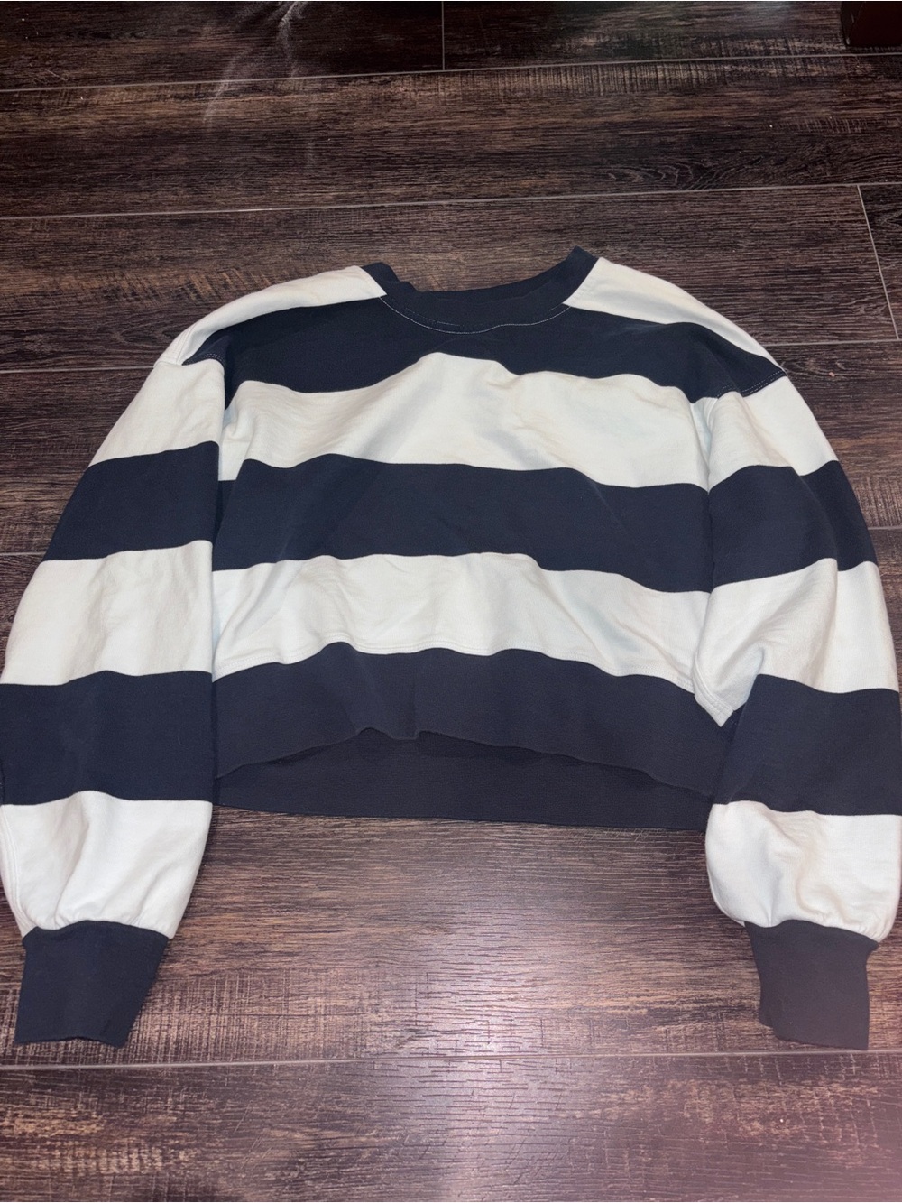 Lululemon striped cropped sweatshirt white & navy blue